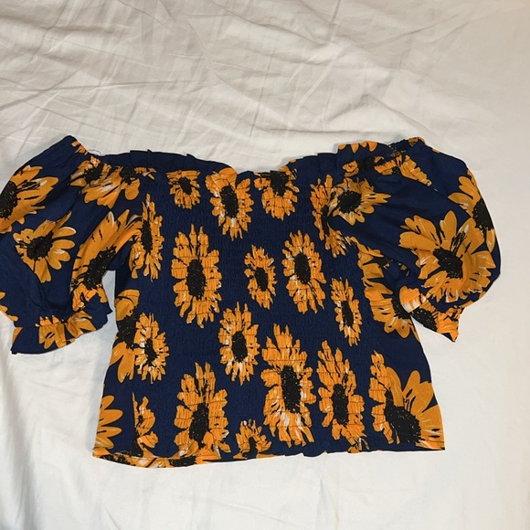 Local Brand Sunflower/Floral Cropped Top fits size 0-4 - Picture 4 of 6